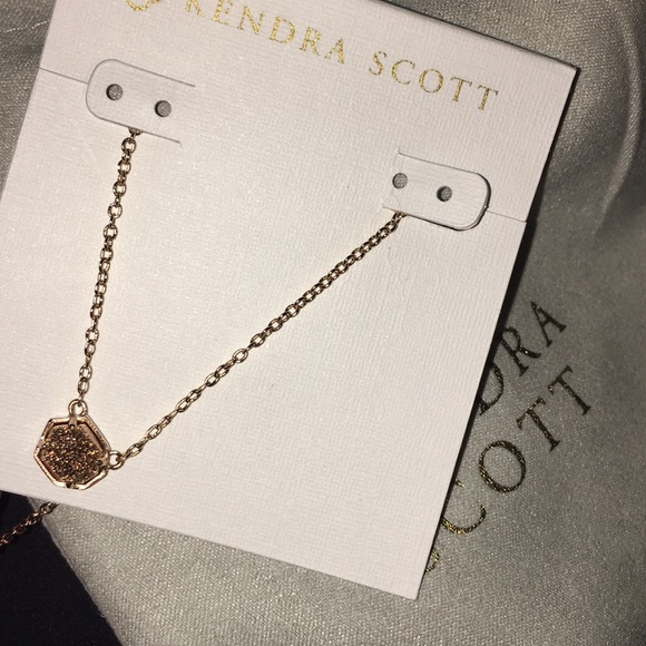KENDRA SCOTT NECKLACE!! NWT🤩💫 - Picture 1 of 3